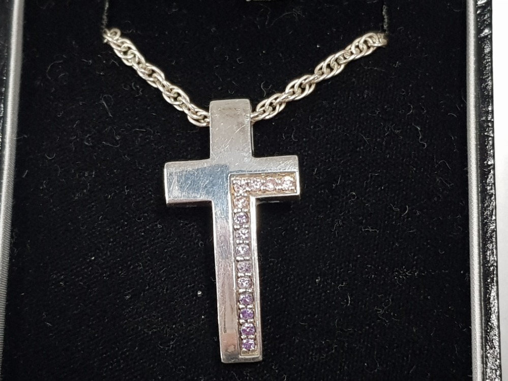 BOXED SILVER AND STONE SET CROSS PENDANT AND CHAIN, 14G GROSS