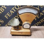 SET OF VINTAGE AVERY SCALES