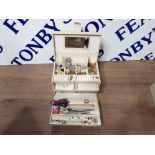 VINTAGE JEWELLERY BOX CONTAINING MISC RINGS AND EARRINGS ETC