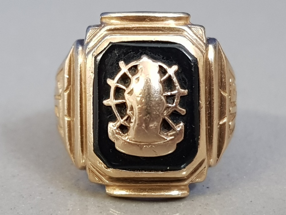 VINTAGE 1945 - 10CT GOLD AMERICAN COLLEGE/FRATERNITY SIGNET RING, SIZE F1/2, 4.8G