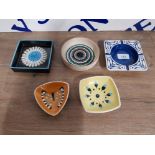 HORNSEA CERAMICS COMPRISING AN ASHTRAY AND FOUR DISHES