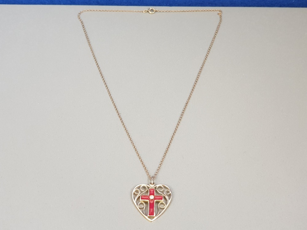 9CT GOLD HEART SHAPED PENDANT INLAYED WITH RED ENAMEL CROSS AND ROUND BRILLIANT CUT DIAMOND AND 20 - Image 3 of 3