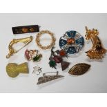 11 MISCELLANEOUS VINTAGE COSTUME BROOCHES