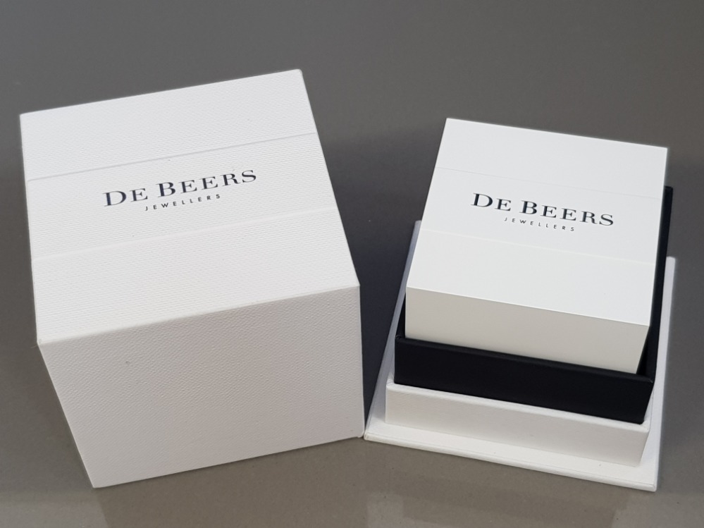 DE BEERS DIAMOND STUD EARRINGS, 1 CARAT TOTAL WEIGHT SET IN 18CT WHITE GOLD, IN ORIGINAL BOX - Image 4 of 4