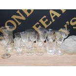 GOOD LARGE LOT OF MIXED EDWARDIAN ETCHED DRINKING GLASSES, CUT CRYSTAL SALTS ETC