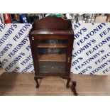 20TH CENTURY MAHOGANY DISPLAY CASE WITH GLAZED DOOR 65 X 127.5 X 32CM SAS