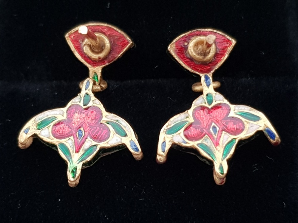 VERY UNIQUE HANDMADE 14CT GOLD AND DIAMOND EARRINGS WITH ORNATE COLOUR PATTERN ON REVERSO, 4.7G - Image 2 of 2