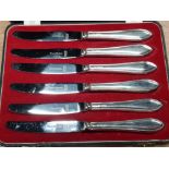 VINERS OF SHEFFIELD CASED BUTTERKNIVES WITH SILVER HANDLES