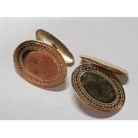 A PAIR OF 9CT YELLOW GOLD OVAL SHAPED CUFFLINKS, HALLMARKED, 2.2G