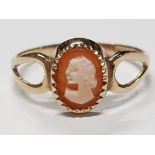 A HALLMARKED 9CT YELLOW GOLD CAMEO RING, 1.3G SIZE M