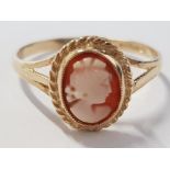 9CT YELLOW GOLD CAMEO RING, 1.2G SIZE L