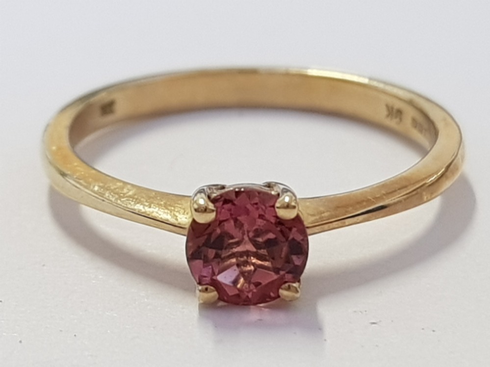 9CT YELLOW GOLD PINK STONE SOLITAIRE RING, 1.4G SIZE L