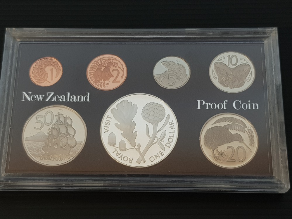 PROOF SET OF 7 NEW ZEALAND COINS DATED 1981INCLUDING 1 DOLLAR STERLING SILVER