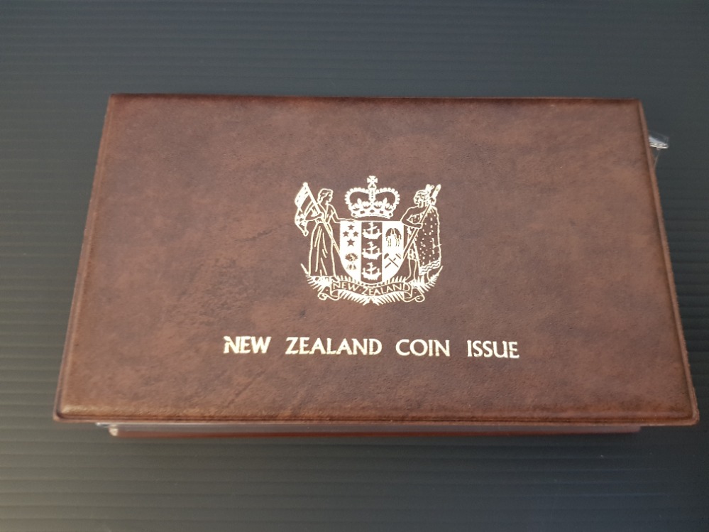PROOF SET OF 7 NEW ZEALAND COINS DATED 1981INCLUDING 1 DOLLAR STERLING SILVER - Bild 4 aus 4