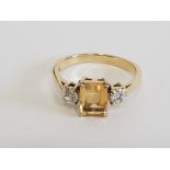 9CT YELLOW GOLD WITH YELLOW AND WHITE STONE RING 3.7 G SIZE- R