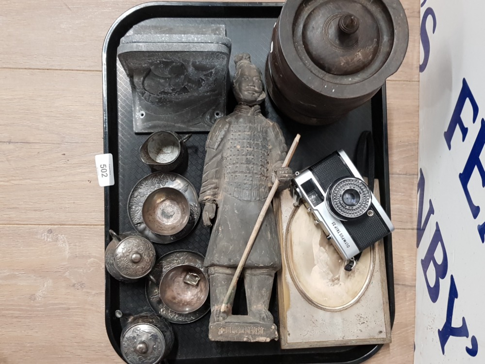 TRAY OF MISCELLANEOUS INCLUDES WHITE METAL MINATURE CHINESE TEA SET, TERRACOTTA WARRIOR FIGURE, - Image 2 of 3