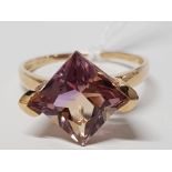 A 9CT YELLOW GOLD RING WITH PURPLE STONE STAMPED SIZE U 3.3G GROSS