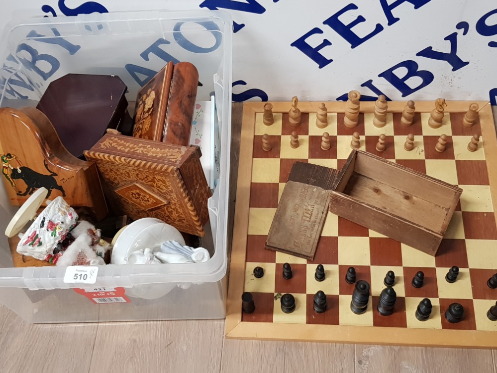 CHESS BOARD AND PIECES TOGETHER WITH A LARGE QUANTITY OF MUSICAL BOXES INCLUDES SORRENTO WARE