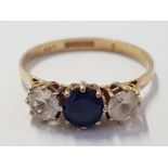 9CT YELLOW GOLD WHITE AND BLUE STONE THREE STONE RING, 2G SIZE Q1/2