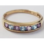 9CT YELLOW GOLD PURPLE AND BLUE STONE HALF ETERNITY, 1.4G SIZE L