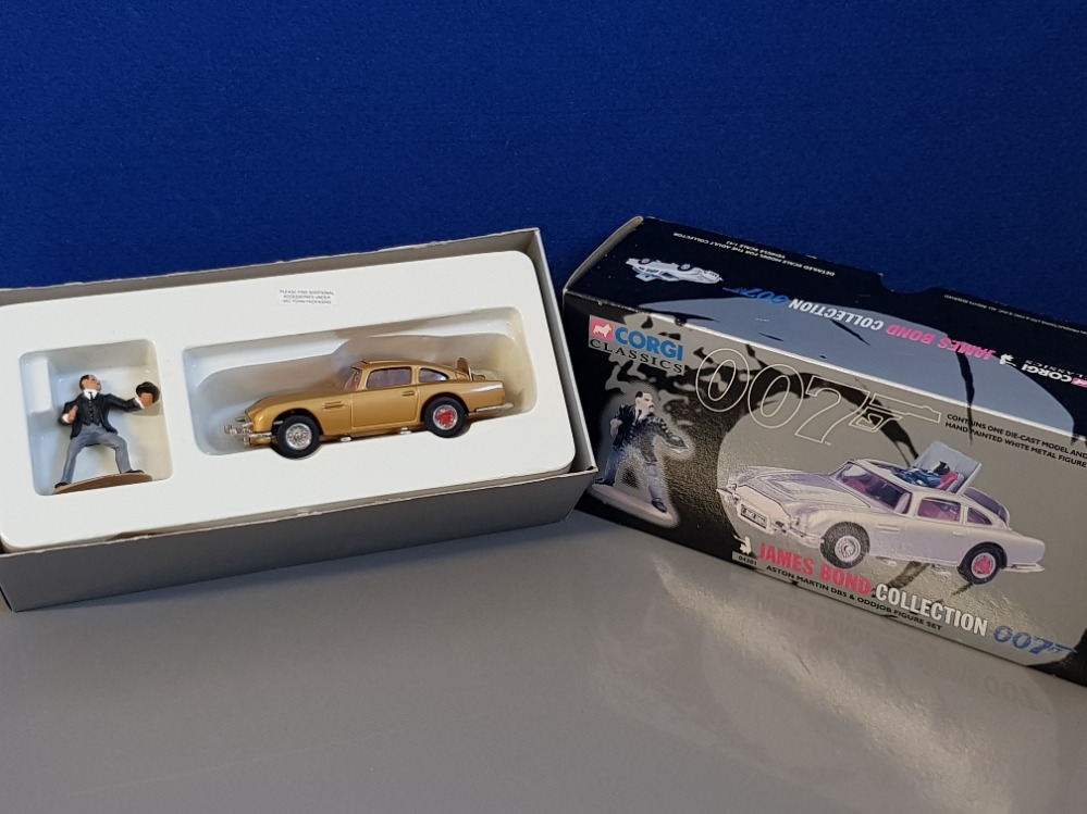 007 JAMES BOND COLLECTABLE ASTON MARTIN DB5 AND ODDJOB FIGURE SET FROM THE CORGI CLASSICS