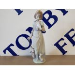 LLADRO FIGURE 7611 SUMMER STROLL FROM THE COLLECTORS SOCIETY WITH ORIGINAL BOX