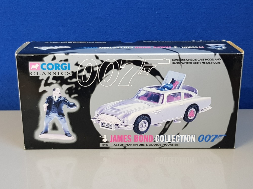 007 JAMES BOND COLLECTABLE ASTON MARTIN DB5 AND ODDJOB FIGURE SET FROM THE CORGI CLASSICS - Bild 5 aus 5