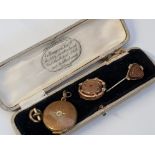VICTORIAN GOLD PLATED COSTUME JEWELLERY BROOCH, LOCKET AND 2 STICK PINS, BOXED