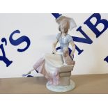 LLADRO FIGURE 7612 PICTURE PERFECT FROM THE LLADRO COLLECTORS SOCIETY 5TH ANNIVERSARY