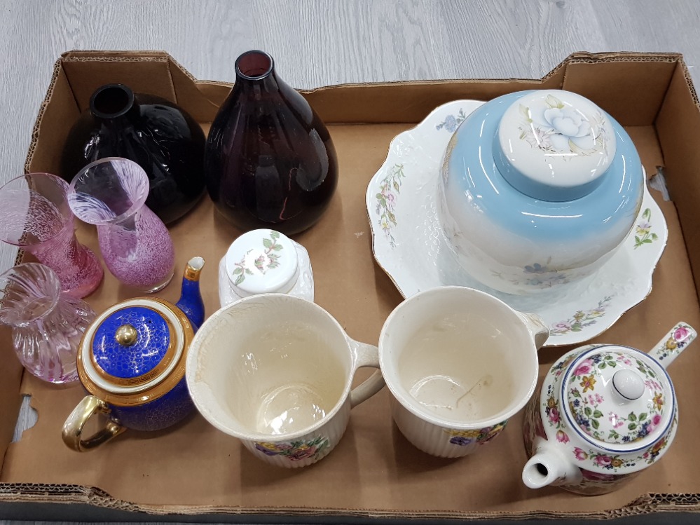 12 MIXED ITEMS OF GLASS AND CERAMICS INCLUDING CAITHNESS GLASS X3, VILLEROY AND BOCH X2, MALING X2,
