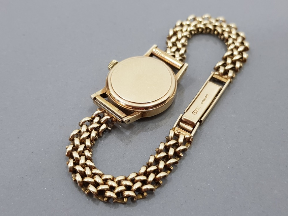 A 9CT YELLOW GOLD OMEGA LADIES COCKTAIL WATCH ON 9CT GOLD STRAP 14.4G GROSS BOXED WITH SERVICE - Image 3 of 4