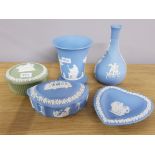 5 PIECES OF WEDGWOOD JASPER WARE INCLUDES 4 BLUE AND 1 GREEN