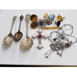 SILVER PLATED TEASPOONS TO INCLUDE SILVER JUBILEE AND COSTUME JEWELLERY