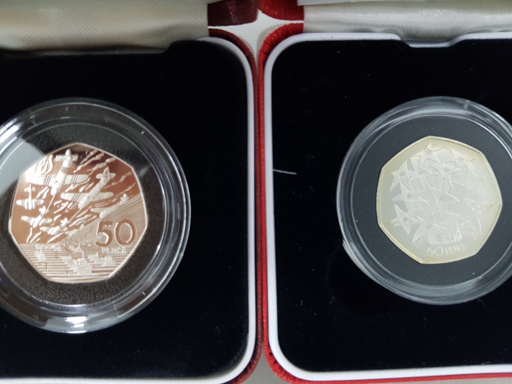 2 SILVER PROOF 50 PENCE COINS INCLUDING 1998 25 YEAR EEC 25,000 MINTAGE RARE AND 1994 DDAY