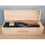 BOTTLE OF BOLLINGER R.D. EXTRA BRUT, VINTAGE 1990 CHAMPAGNE, 75CL, IN ORIGINAL WOODEN BOX