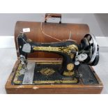 VINTAGE SINGER SEWING MACHINE WITH ORIGINAL WOODEN CARRY CASE