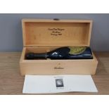 BOTTLE OF MOET ET CHANDON DOM PERIGNON OENTHEQUE, VINTAGE 1985, 750ML, HOUSED IN ORIGINAL WOODEN