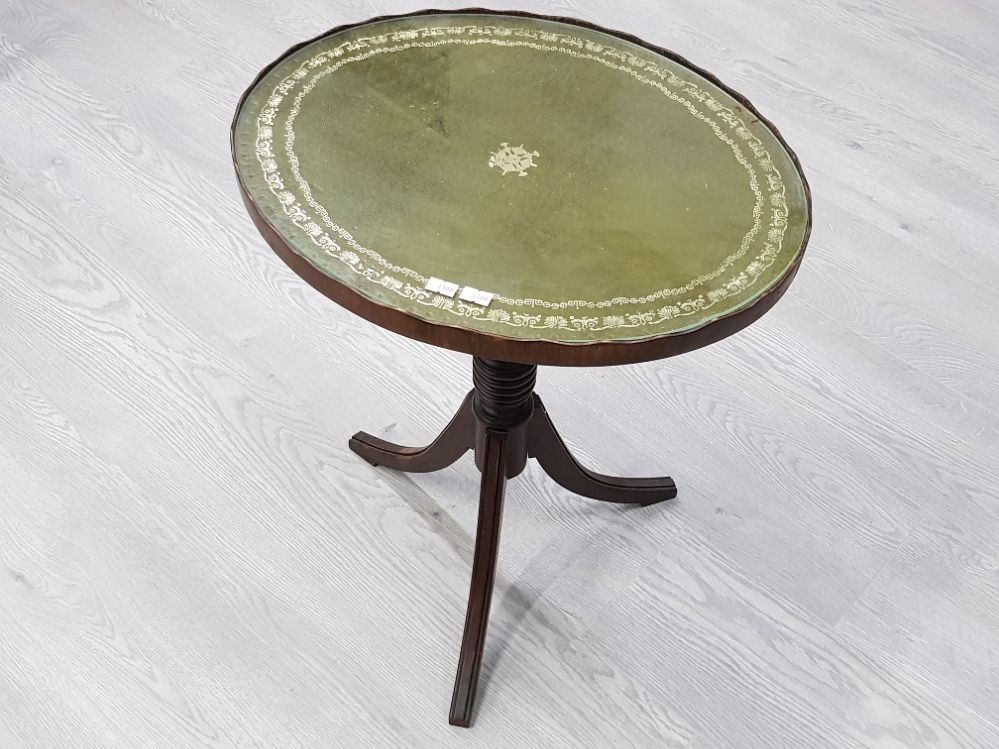 MAHOGANY OCCASIONAL TABLE WITH OVAL SHAPED GREEN LEATHER TOP