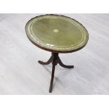 MAHOGANY OCCASIONAL TABLE WITH OVAL SHAPED GREEN LEATHER TOP