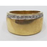 9CT YELLOW GOLD BAND WITH STONED EDGE, 4.5G SIZE O