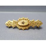 9CT YELLOW GOLD BROOCH SET WITH ONE DIAMOND 1.9G GROSS