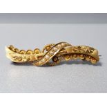 15CT YELLOW GOLD BROOCH SET WITH SEVEN PEARLS 2.7G GROSS