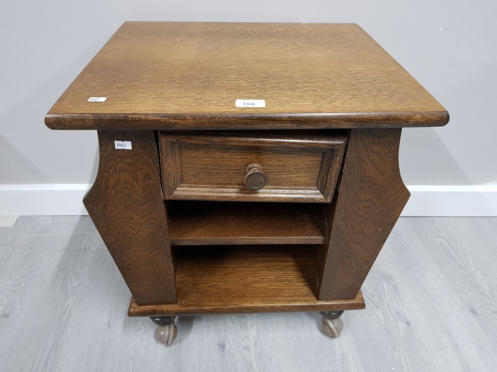 AN OAK OCCASIONAL TABLE/MAGAZINE RACK 50 X 54 X 45CM