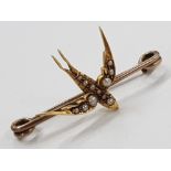9CT YELLOW GOLD BIRD BROOCH SET WITH PEARLS, 2.6G GROSS