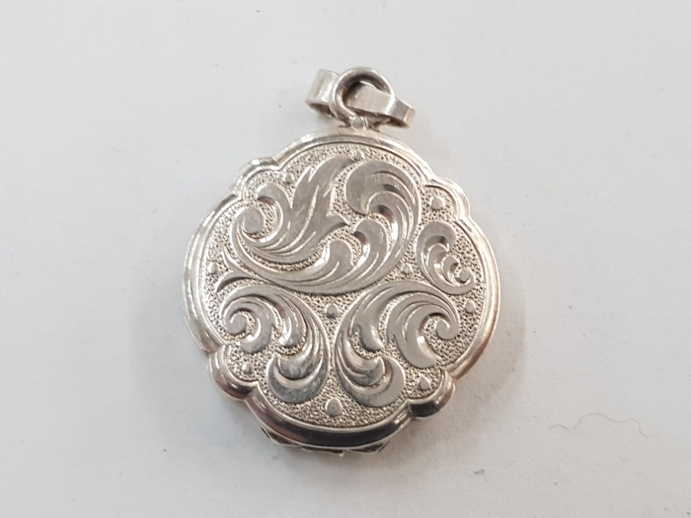 SILVER SMALL PATTERNED LOCKET PENDANT 4.2G - Image 2 of 3