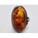 A SCANDINAVIAN AMBER AND SILVER RING SIZE N 1/2 8.1G GROSS
