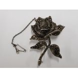 A SILVER AND MARCASITE ROSE PATTERN BROOCH 6CM LONG 31.9G GROSS