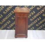 LATE VICTORIAN MAHOGANY POT CUPBOARD WITH CHAMBER POT 40X87X36CM