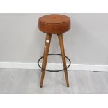 LEATHER SEATED BAR STOOL ON OAK SUPPORTS