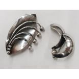 TWO DANISH SILVER BROOCHES BY CARL OVE FRYDENSBERG (1949-1982) 14.9G